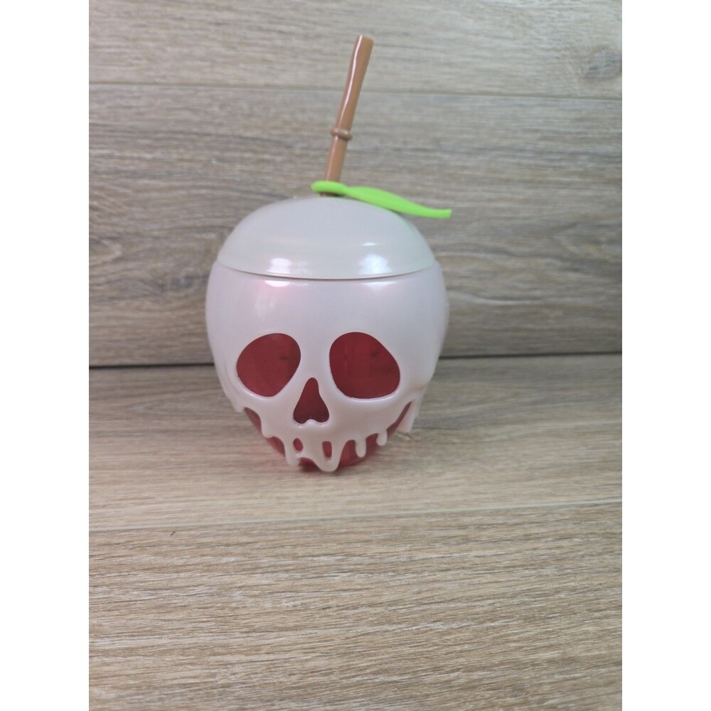 Snow White Poisoned Apple Tumbler w/straw Disney. Halloween